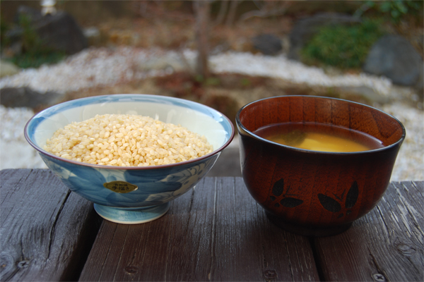 東城百合子